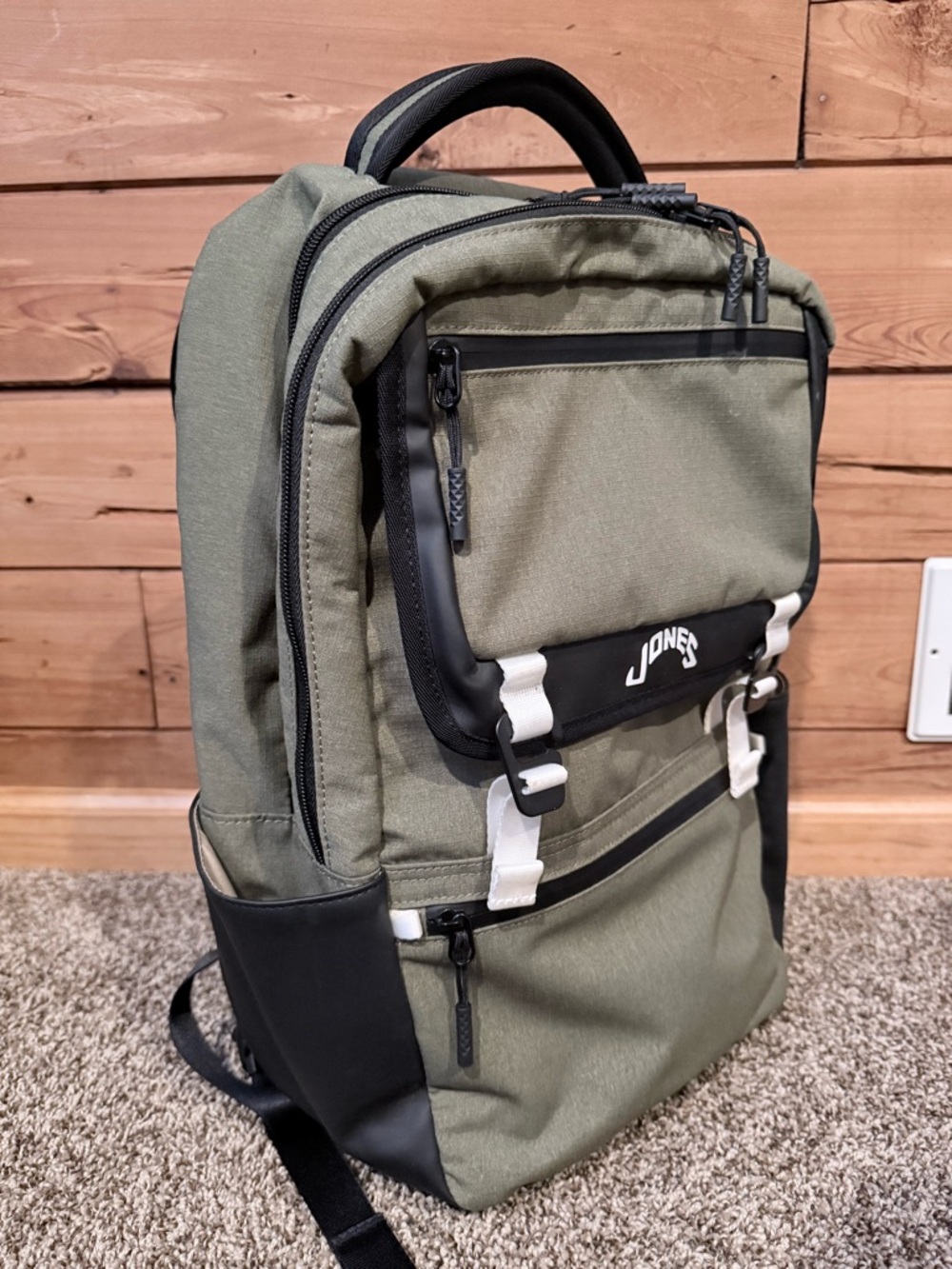 Jones A2 Backpack - Picture 2 of 3